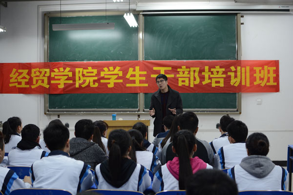 鹿龙老师与员工交流.JPG