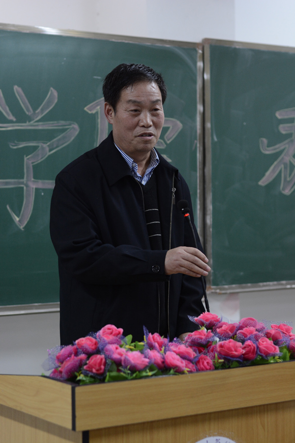 贾经理做重要讲话.JPG