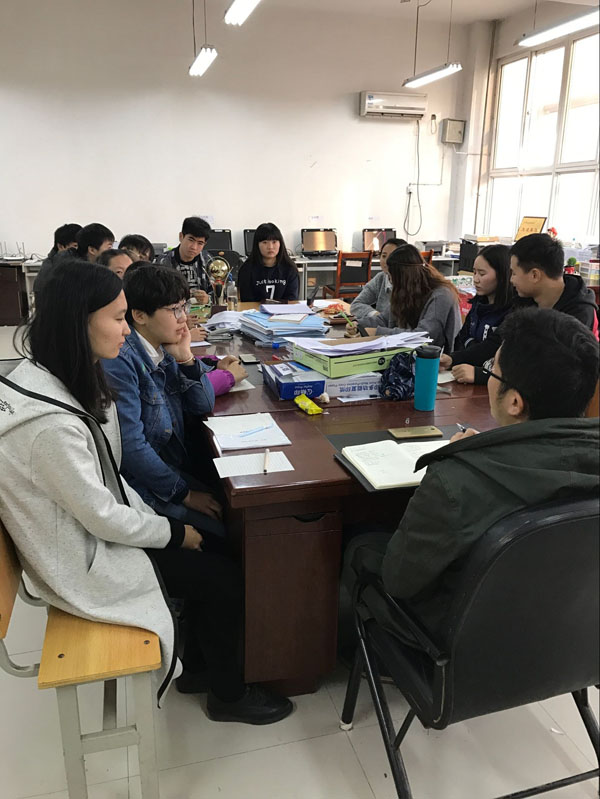 鹿龙老师与员工座谈.jpg